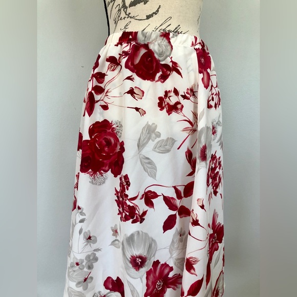 Unbranded floral skirt polyester size 20P red and off white - Picture 2 of 7